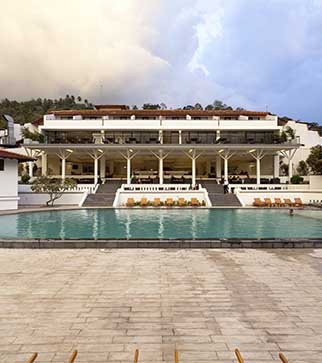 The vast pool & the exterior of Cinnamon Citadel Kandy