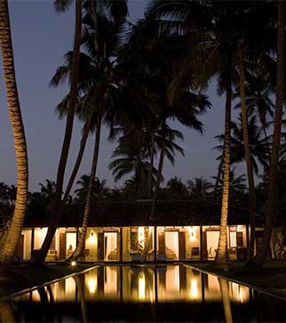 The vast outdoor pool of Apa Villa Talpe