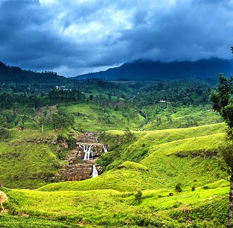 Breathtaking panoramic view of a waterfall in Sri Lanka