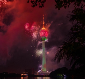 Lotus Tower Rewards 50,000th Foreign Visitor in sri lanka